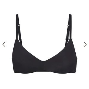 NWT skims wireless form push up plunge bra onyx black 32B. New with tags!